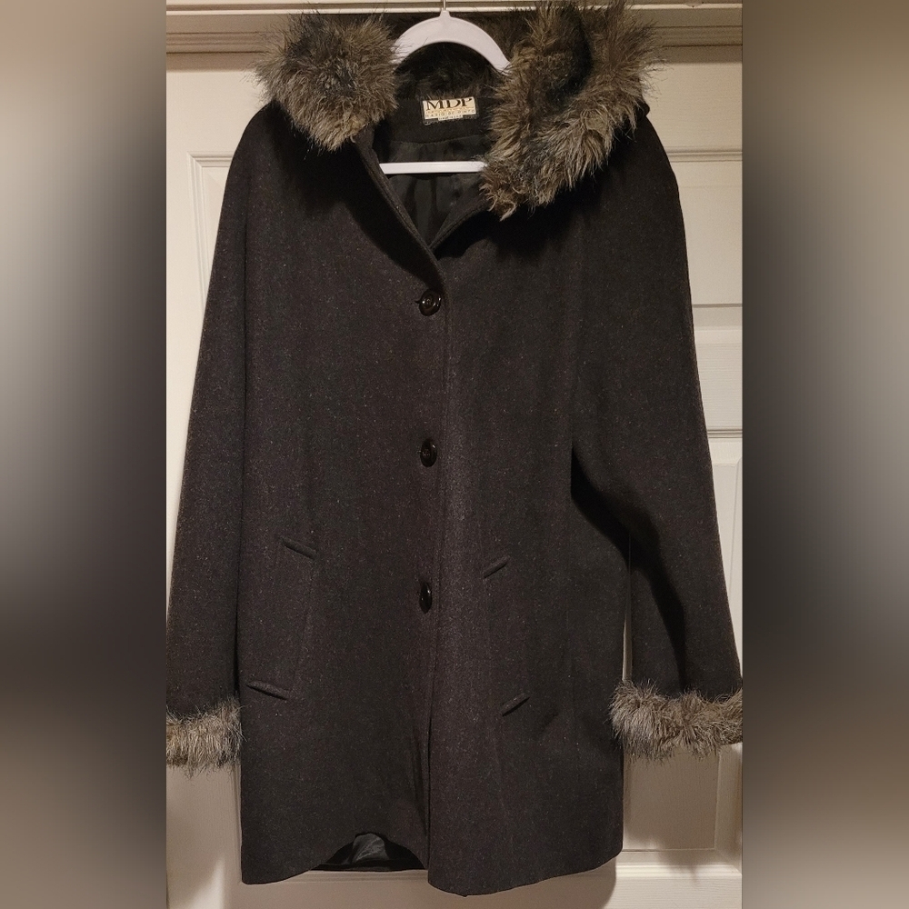 Mario De Pinto Vintage Women's MDP  100% Wool Coat With Taffeta Fur Size L/XL
